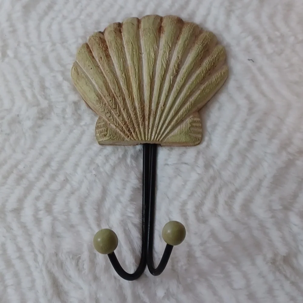 Beach Home Wooden Seahorse & Shell Hooks